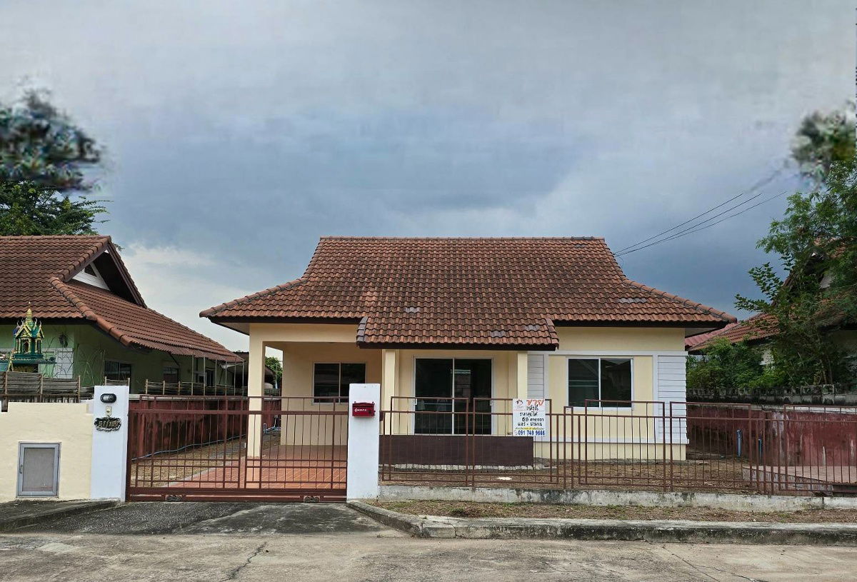 รูป ขายบ้านเดี่ยว เค.ซี.สุวินทวงศ์2 (K.C. suwinthawong2) พื้นที่68ตารางวา สภาพดี  หน้าโครงการ ตรงข้ามสวน  - รูปที่ 1/16