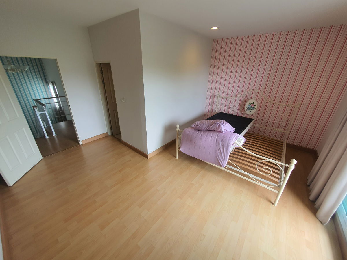 picture Luxury 3-Storey Townhome, Baan Klang Muang Ladprao 87 – Private Garden View - 9/27