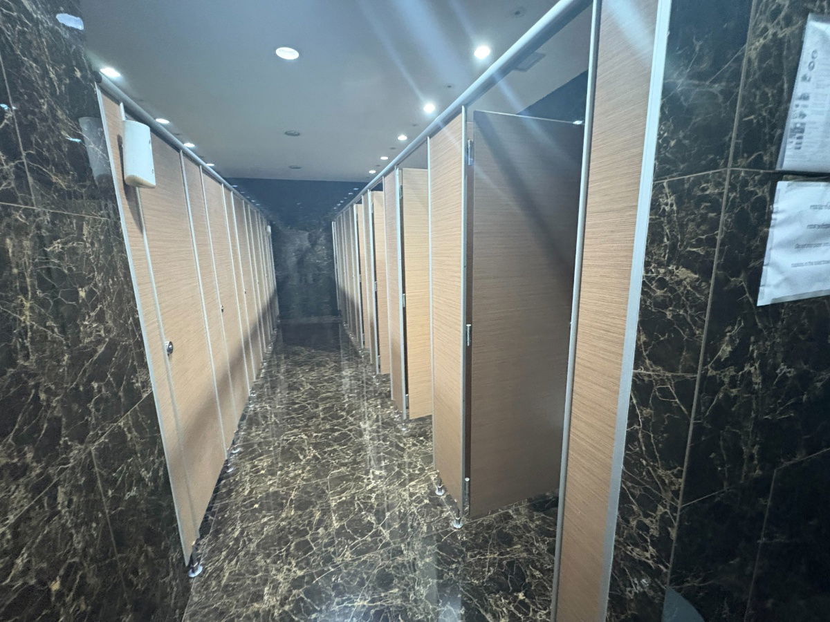 picture Commercial space for rent next to Airport Link Ramkhamhaeng (a-link square mall), total 1,670 square meters (2nd floor), with parking for 15 cars! - 12/20