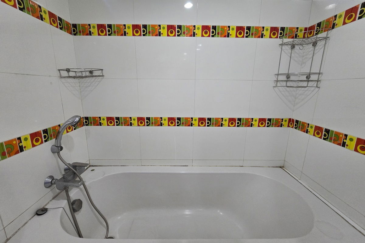 picture Large 3 bedroom for sale in Asoke - 9/14