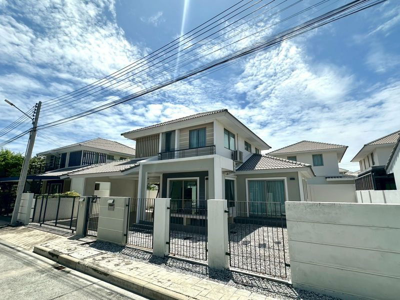 รูป ขายบ้านสวย 2 ชั้น โครงการ แกรนด์ วัลเล่ สุขุมวิท-เลี่ยงหนองมน ชลบุรี  - รูปที่ 19/20