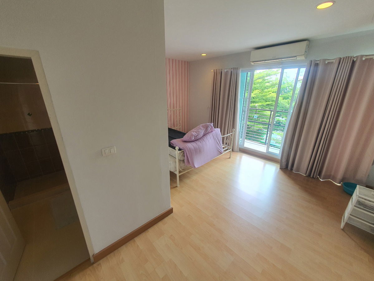 picture Luxury 3-Storey Townhome, Baan Klang Muang Ladprao 87 – Private Garden View - 10/27
