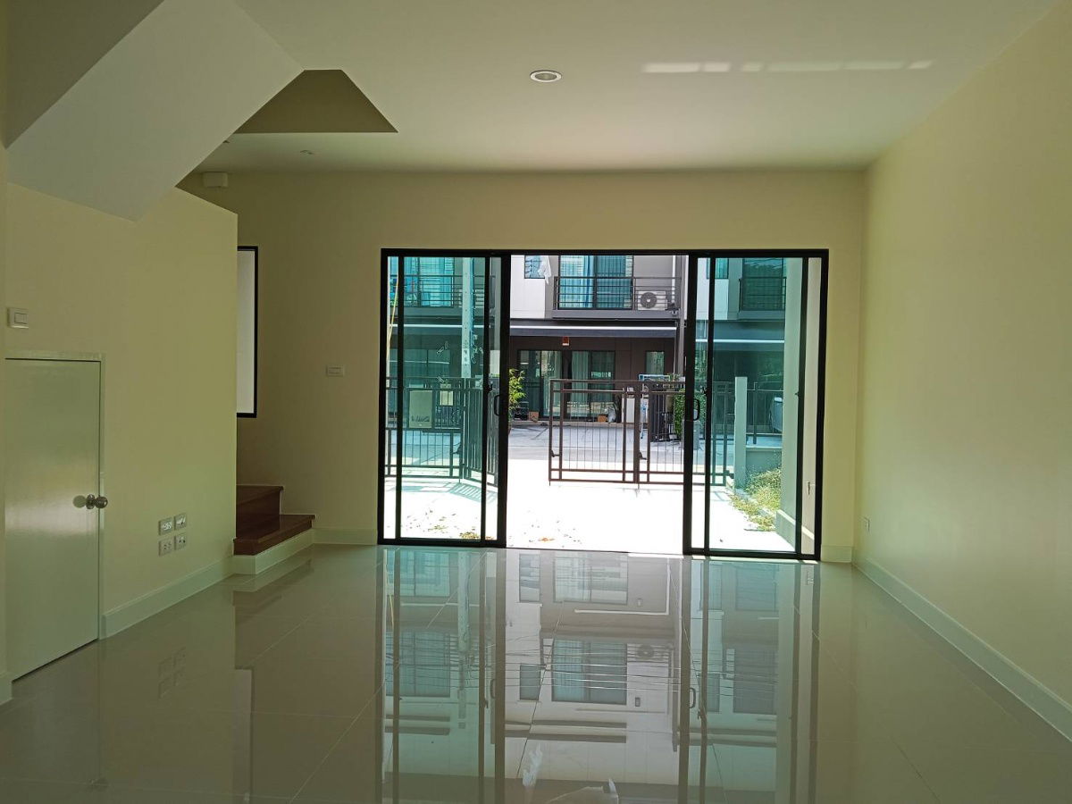 picture [SALE : STP11130] 🏡Baan Klang Mueang Ratchapruek-Sathorn ✨Exclusive 3-Story Corner Townhome – Only One in the Project !✨ - 2/12