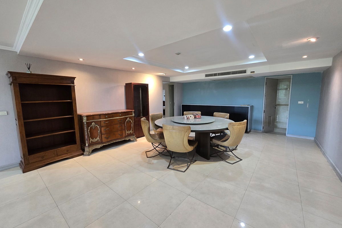 picture Large 3 bedroom for sale in Asoke - 4/14