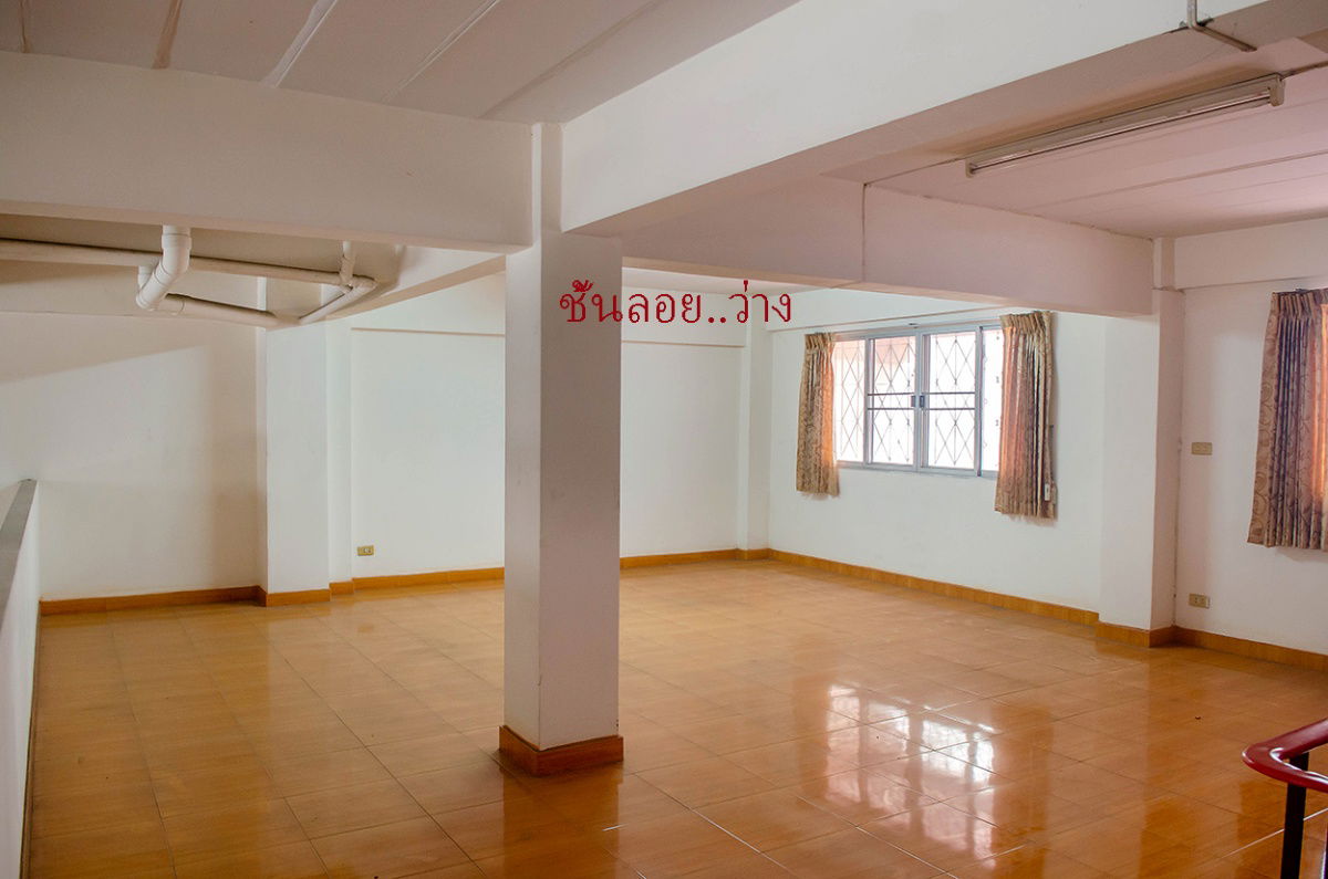 picture Commercial Building (2 Units, 3.5 Stories) Located on Highway 36, near Krating Lai Junction.  - 9/20