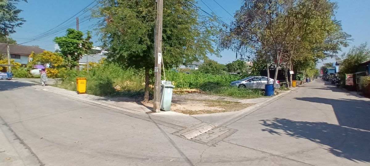 picture Land for sale at the corner of Soi Petchkasem 69*Sawaddee 1, 99 sq m., multiple entrances and exits. - 3/5