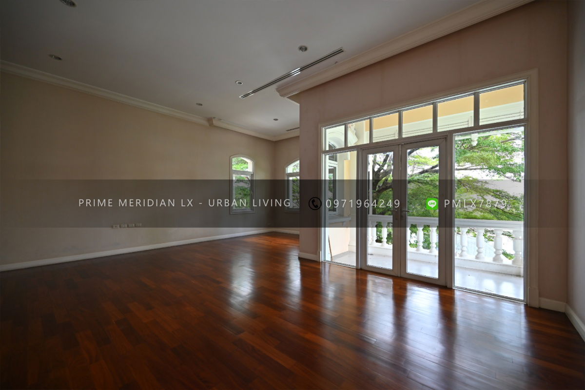 picture The Royal Residence Kaset Nawamin - Super luxury colonial style house with private swimming pool & garden - 18/26