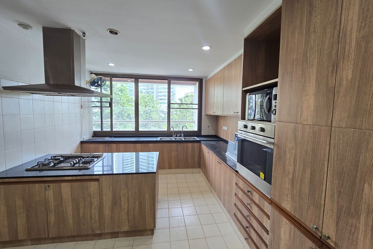 picture Large 3 bedroom for sale in Asoke - 6/14