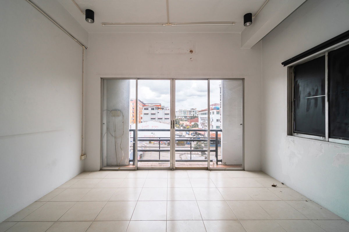 picture Commercial building for sale, 4 floors, 1 unit, 34.3 square wah, in the heart of Ratchada, Huai Khwang, Soi 20 Mituna - 18/21