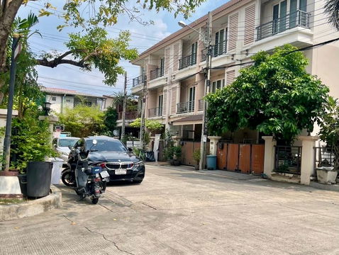 🏡 For Sale: 3-Storey Townhome – Casa City Nuanchan 2 (Soi 2) ✨ Functional Space | Great Location | Perfect for Living or Home Office ✨