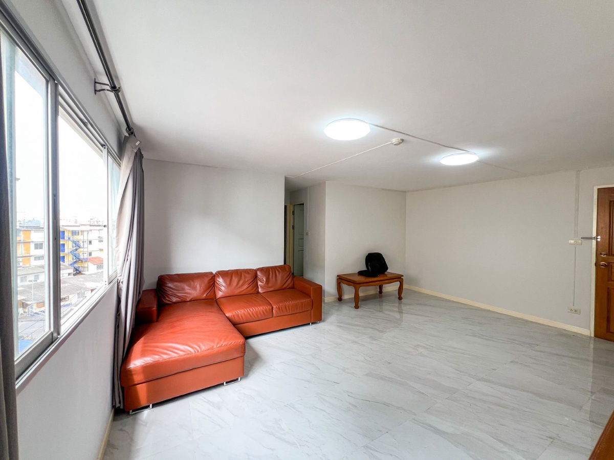 picture Super Deal! Rare Spacious Unit — For Sale at Lumpini Center Ladprao 111, Only 400m to MRT Bangkapi - 2/12