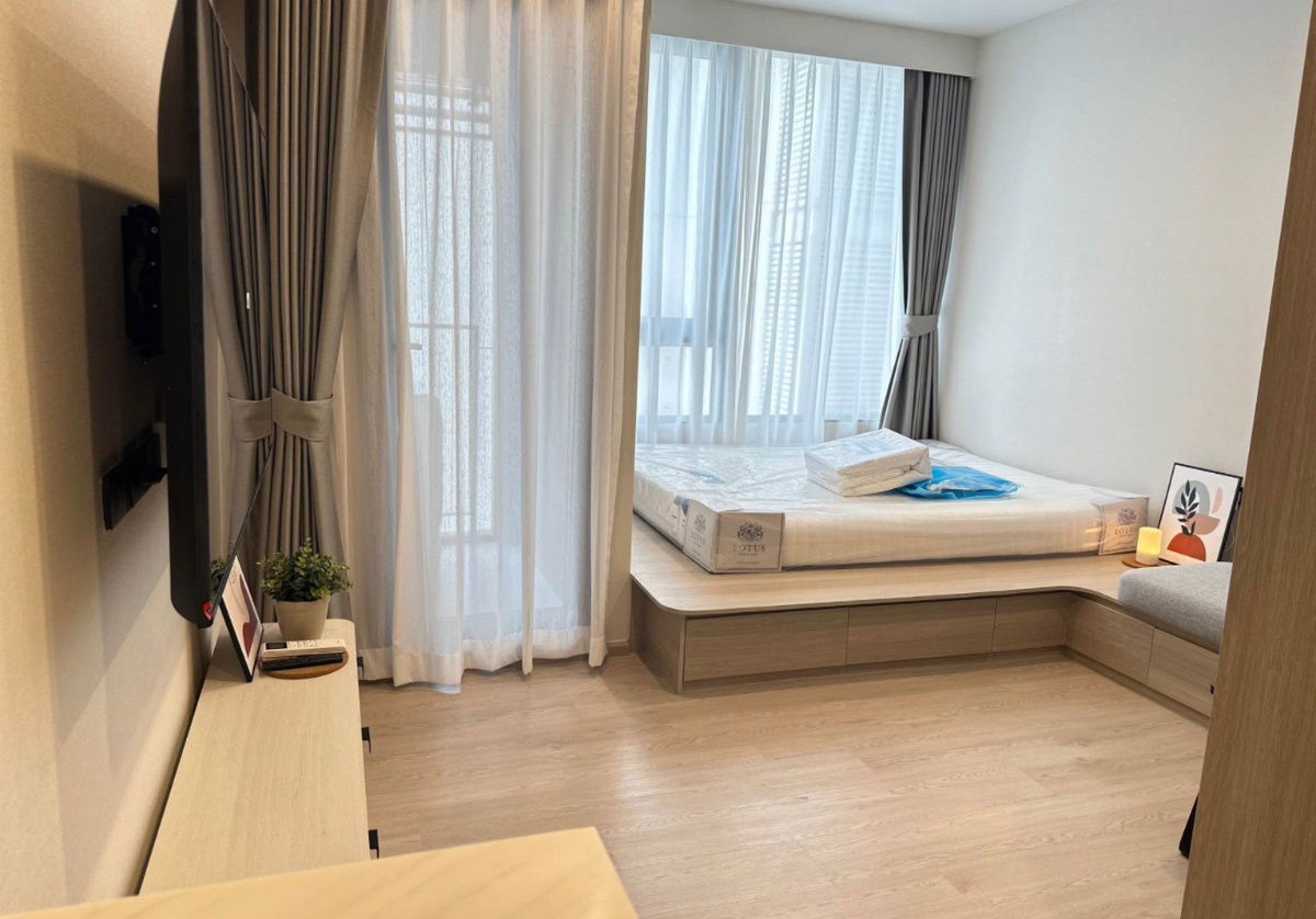 picture Reference Sathorn - Wongwianyai  - 1/9