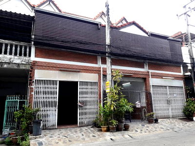 ทาวน์โฮม เขตภาษีเจริญ : บ้านทาวเฮ้าส์ 3 ชั้น ซอยเพชรเกษม 48 แยก 49 (ซอยแหลมทอง)  
