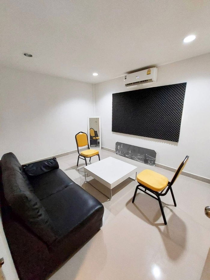 รูป 🏡 FOR RENT | ทาวน์โฮม 3 ชั้น ทำเลทอง รามอินทรา 34 พร้อมเข้าอยู่ 3 ก.ย. 68 ✨ ทาวน์โฮมสวย ฟังก์ชันครบ พร้อมเฟอร์ฯ และเครื่องใช้ไฟฟ้า - รูปที่ 4/12