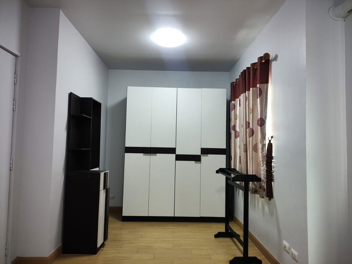 รูป 🏠 ให้เช่าทาวน์โฮม บ้านพฤกษา 79 (ลำลูกกาคลอง 3) ติดถนนลำลูกกา ✨ รีโนเวทใหม่ทั้งหลัง พร้อมเฟอร์นิเจอร์ + แอร์ 3 เครื่อง  - รูปที่ 4/8