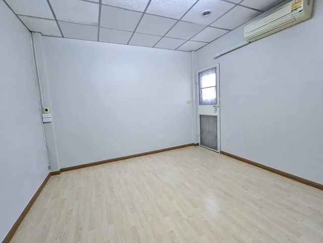 picture ARL LatKrabang 585m.Romklao 50-60 Townhome for rent 2-storey with office 30sq.wa. 240sq.m. 3bed Sara - 4/8