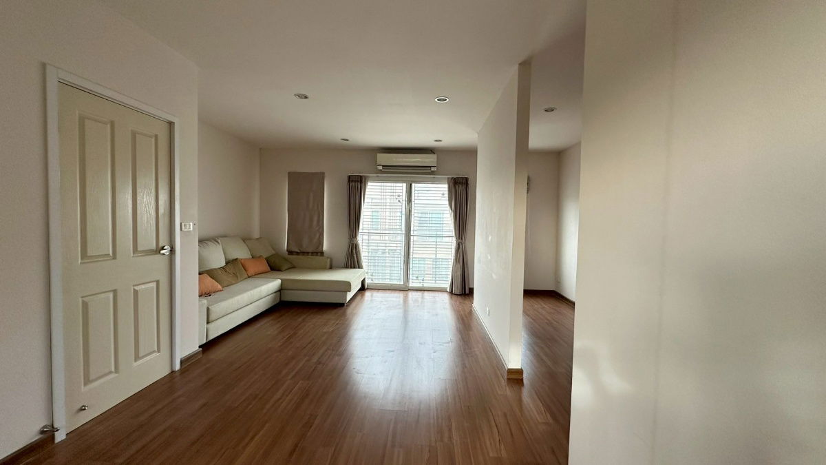 picture 3-story townhome for sale, Villette City Pattanakarn 38, 3 bedrooms 3 bathrooms, Fully furnished - 11/16