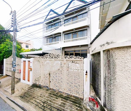BTS Bang Chak 1.58km. Puengmee35-42 For rent 5bed 3-story commercial building large good condition l