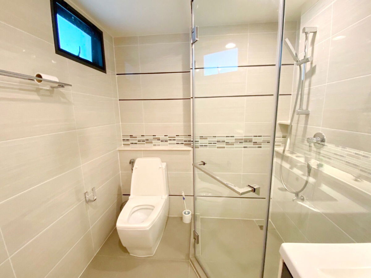 picture Sale 4 bedroom house, Setthasiri Pattanakarn  - 8/12