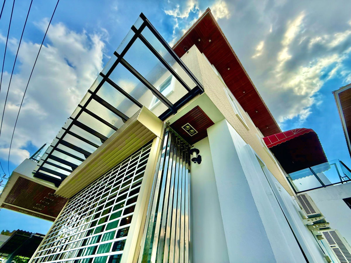 picture 3-storey detached house for sale with 296 sq wa of land  Sukhumvit 101, Bangkok, near BTS Punnawithi - 82/92