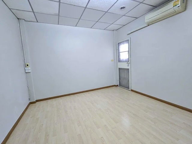 picture ARL LatKrabang 585m.Romklao 50-60 Townhome for rent 2-storey with office 30sq.wa. 240sq.m. 3bed Sara - 4/8