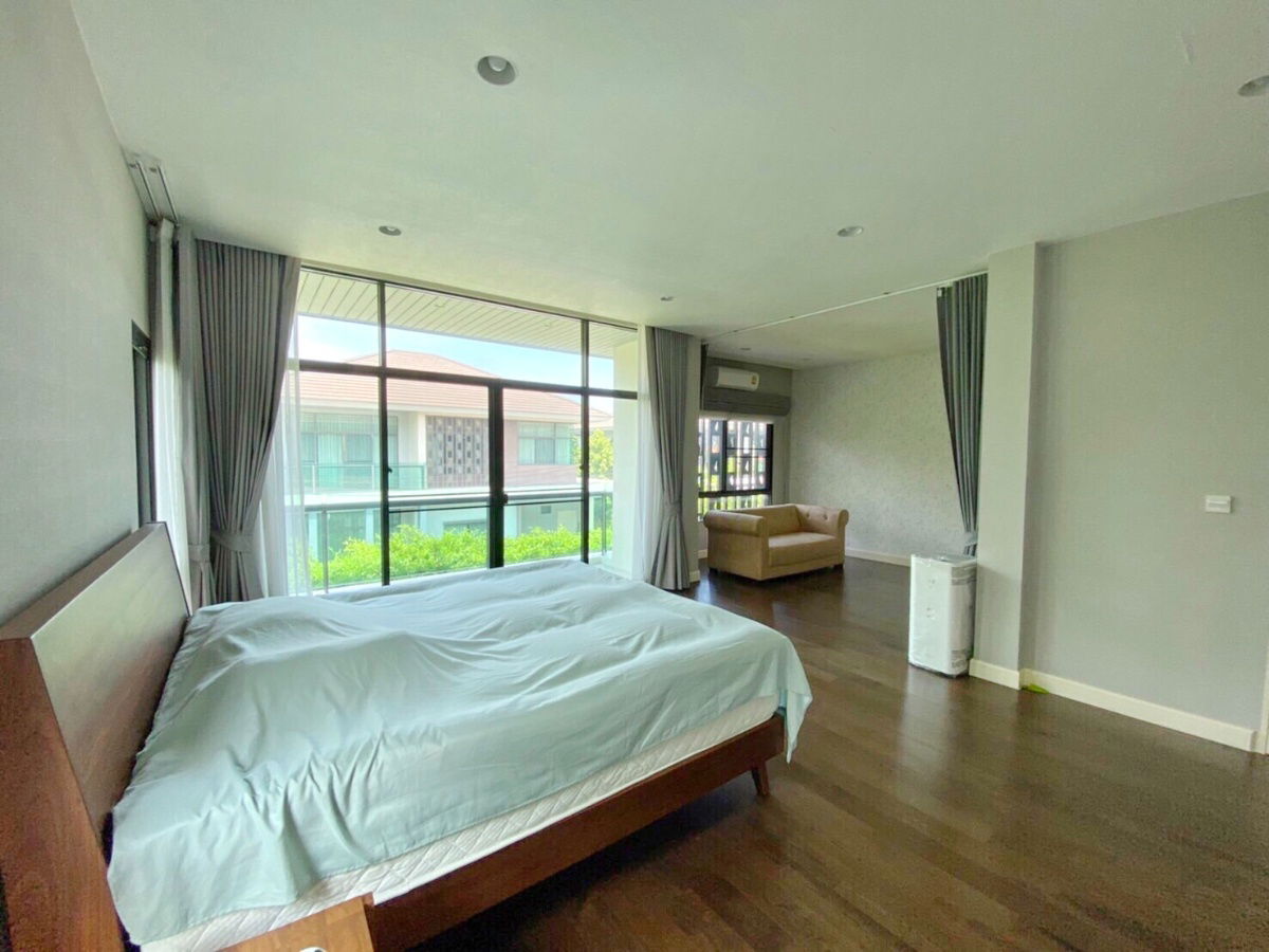 picture Sale 4 bedroom house, Setthasiri Pattanakarn  - 2/12