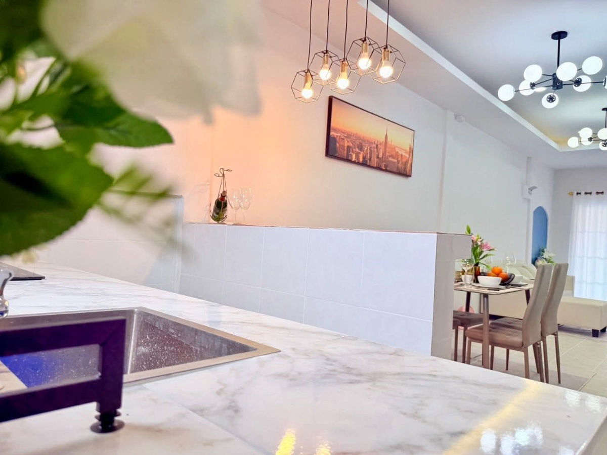 picture Townhouse in Central Pattaya on Pattaya Beach Side, 2beds 1bath, Newly Renovated  - 14/14