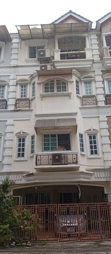 ขายทาวน์โฮม 4 ชั้น หมู่บ้านโกลเด้นโฮมพาร์ควิลล์ 2 พระรามที่ 3 ซอย 77 ทำเลดี เดินทางสะดวก ใกล้เซ็นทรัล พระราม 3