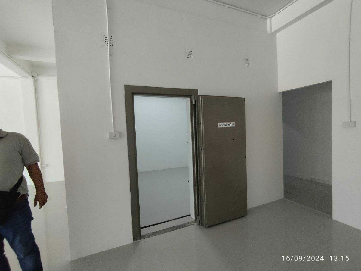 picture 4-Storey Commercial Building, 2 Units in Bang Sue, Bangkok - 15/44