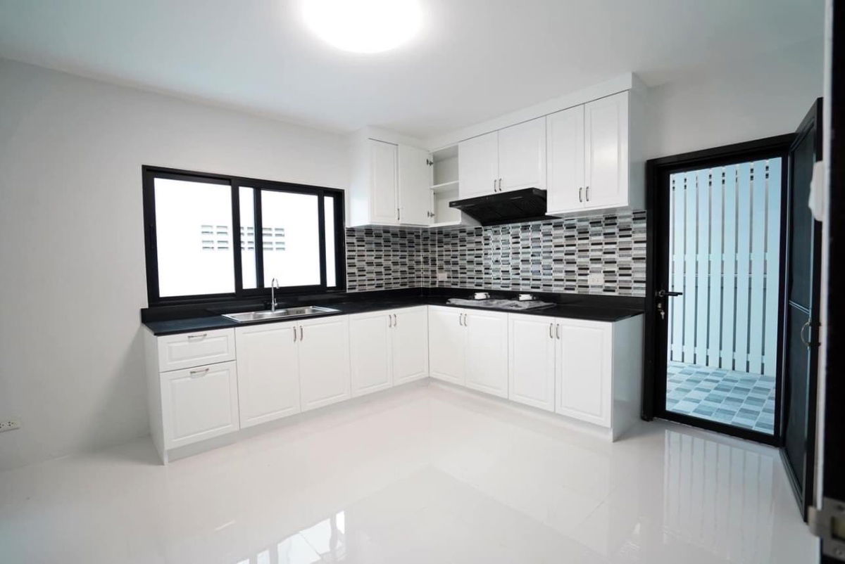 รูป บ้านเดี่ยวรีโนเวทใหม่ทั้งหลัง – ทำเลทอง สวนหลวง ร.9  - รูปที่ 6/8