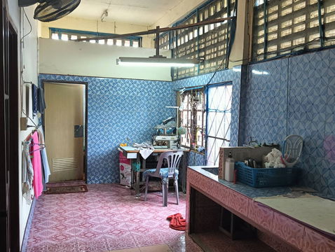 Land with buildings for sale in Krabi town, located on the main road. Perfect for transforming into a business.