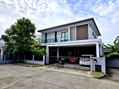 บ้านเดี่ยวให้เช่า : บ้านเดี่ยวเช่า 4ห้องนอน  5ห้องน้ำ พื้นที่ใช้สอย 252 ตรม.โครงการ Centro วิภาวดี ดอนเมือง