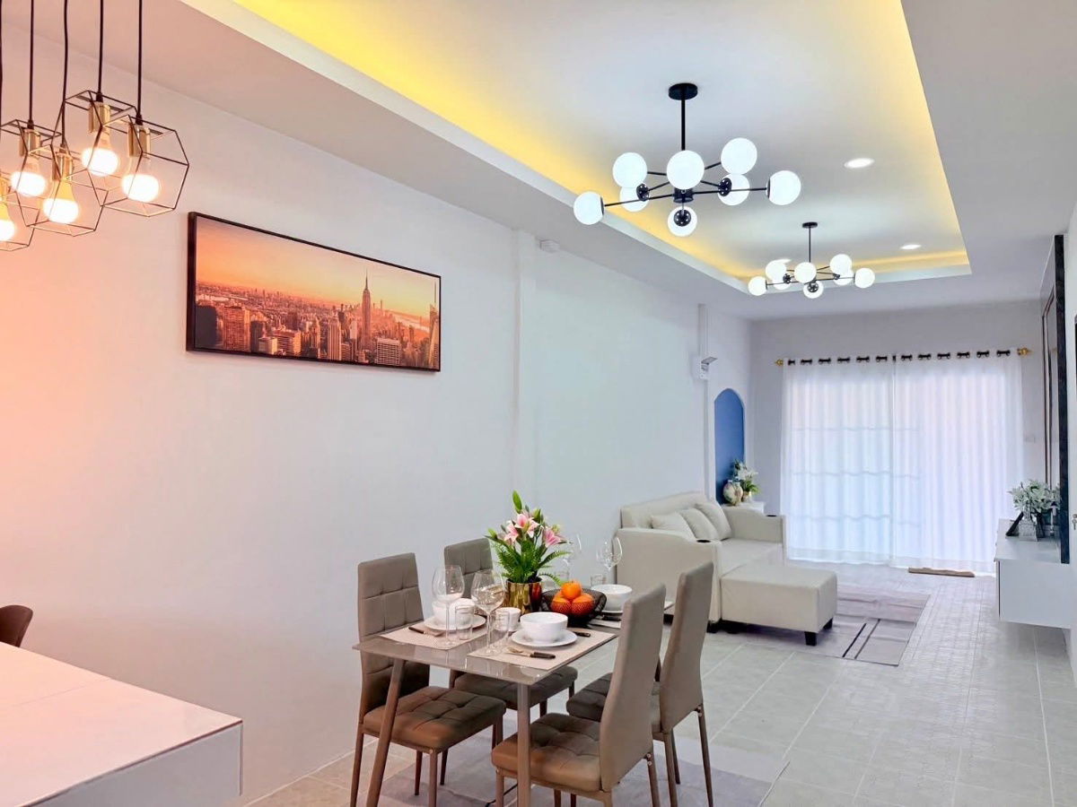 picture Townhouse in Central Pattaya on Pattaya Beach Side, 2beds 1bath, Newly Renovated  - 8/14