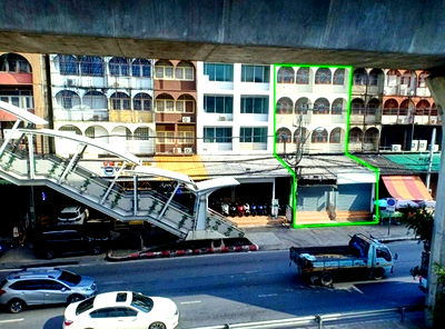 Shophouses for rent Bangna Commercial College : Imperial World Samrong.1.3 km. BTS Bearing BTS Bangna 50m. Commercial building for rent 4-storey