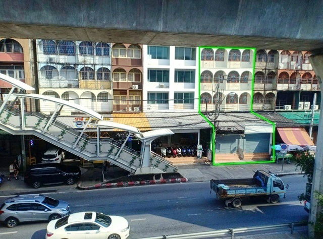 picture Imperial World Samrong.1.3 km. BTS Bearing BTS Bangna 50m. Commercial building for rent 4-storey - 1/8