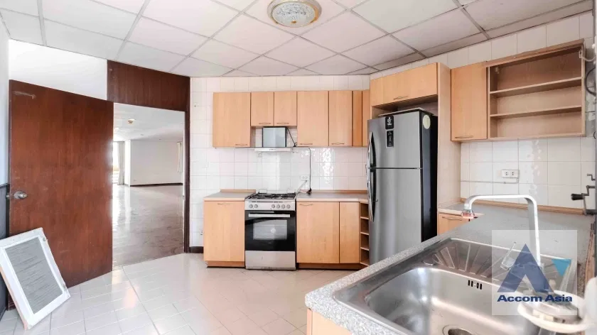 picture 🔼🔽 AccomA 📩 Bright condominium with curved windows and open-plan living in Sukhumvit (24409) - 8/20