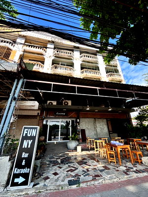Shophouses for sale Bangkok : 2-Unit Commercial Building on Ramintra Road, Next to PTT Station