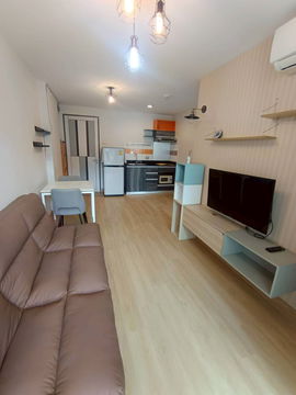 Voque Condo near BTS Bearing, only 450 meters. Quiet and safe condo, close to food sources.