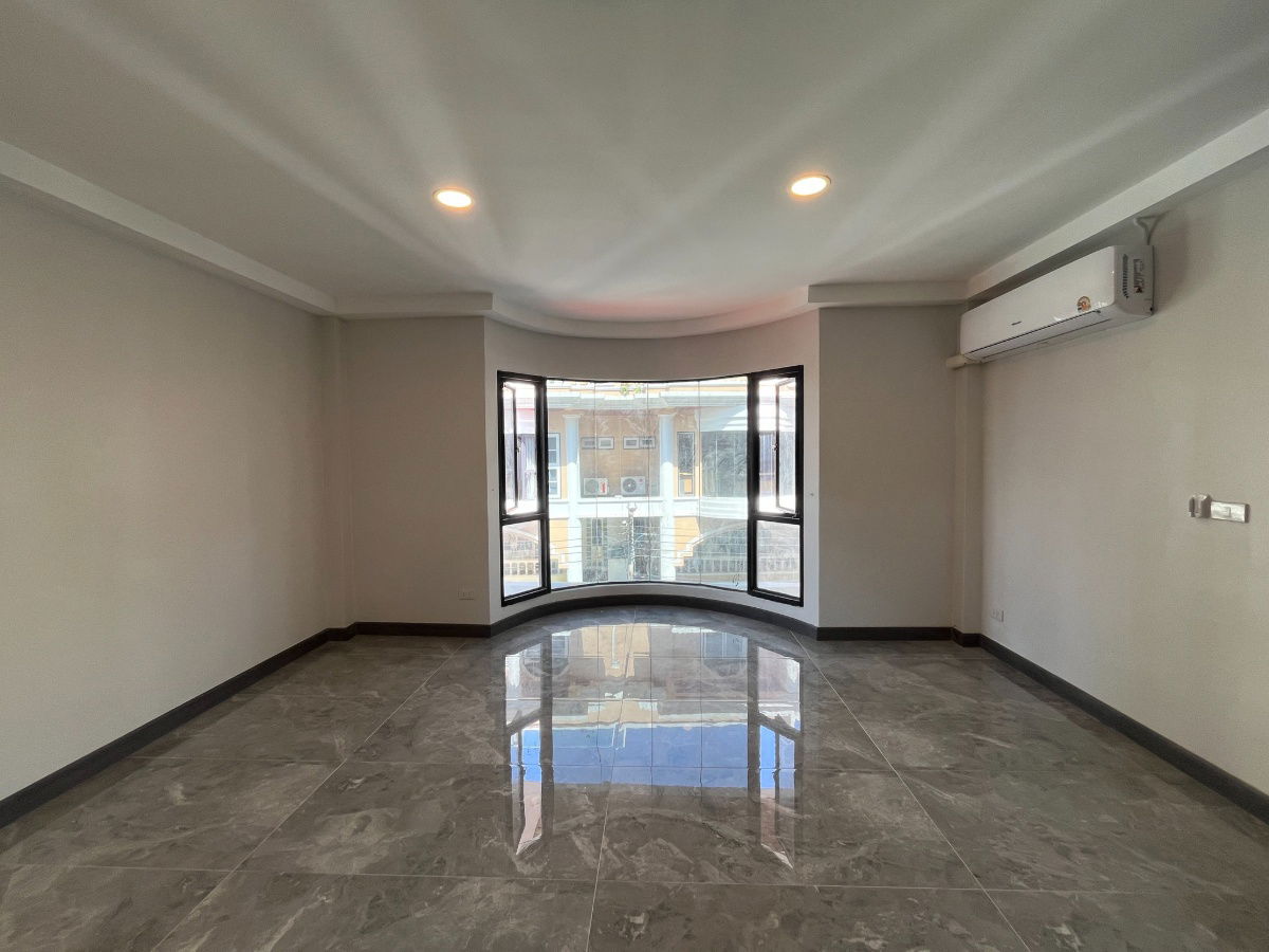 รูป 🏙️ ด่วน! บ้านหรู 5 ชั้นให้เช่าในราคาสุดพิเศษ ✨ WHITE MANSION 📌  ทองหล่อ  ราคา 160,000 บาท/เดือน  🚇 ใกล้ BTS ทองหล่อ - รูปที่ 17/26