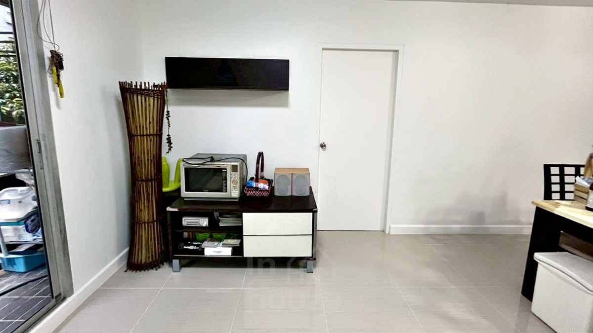 picture Condo for rent on project Sathorn Plus By The Garden. 80 sq.m. 2 brs. 2 bths. Near MRT Lumpini stations only 32k/mo. - 7/14
