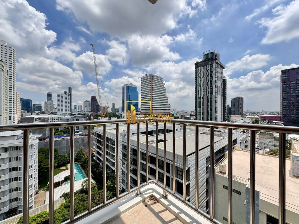 รูป Fullerton | Renovated 2 Bed Luxury Condo For Rent in Ekkamai - BR19639CD - รูปที่ 4/35