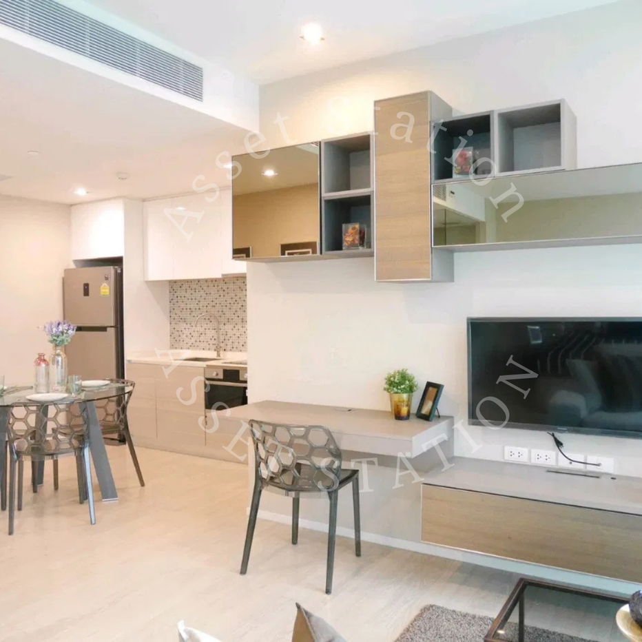 picture 📍 Really located... in the heart of the city! The Room Sukhumvit 21, located in the heart of the CBD, convenient for travel in all directions. 🌆 - 7/11