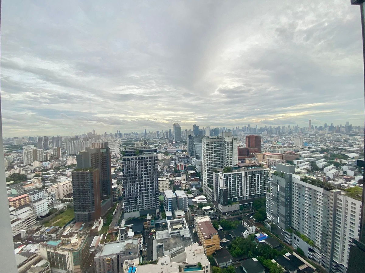 รูป XT Huaikhwang 1ห้องนอน พร้อมห้องแต่งตัว ชั้นสูง วิวเมือง - รูปที่ 9/9