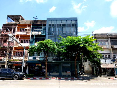 Houses for sale Rama 6 Road : 4-Storey Commercial Building, 2 Units in Bang Sue, Bangkok