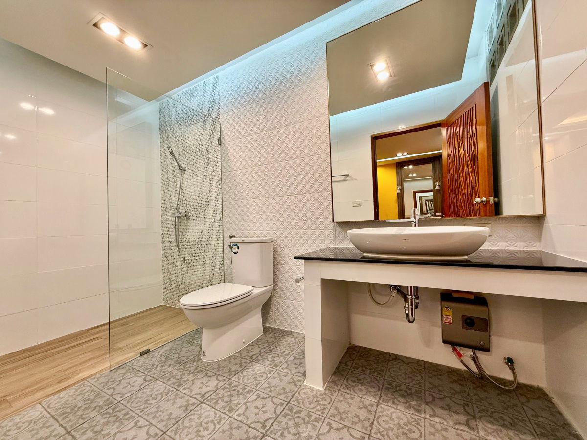picture 3-storey detached house for sale with 296 sq wa of land  Sukhumvit 101, Bangkok, near BTS Punnawithi - 72/92