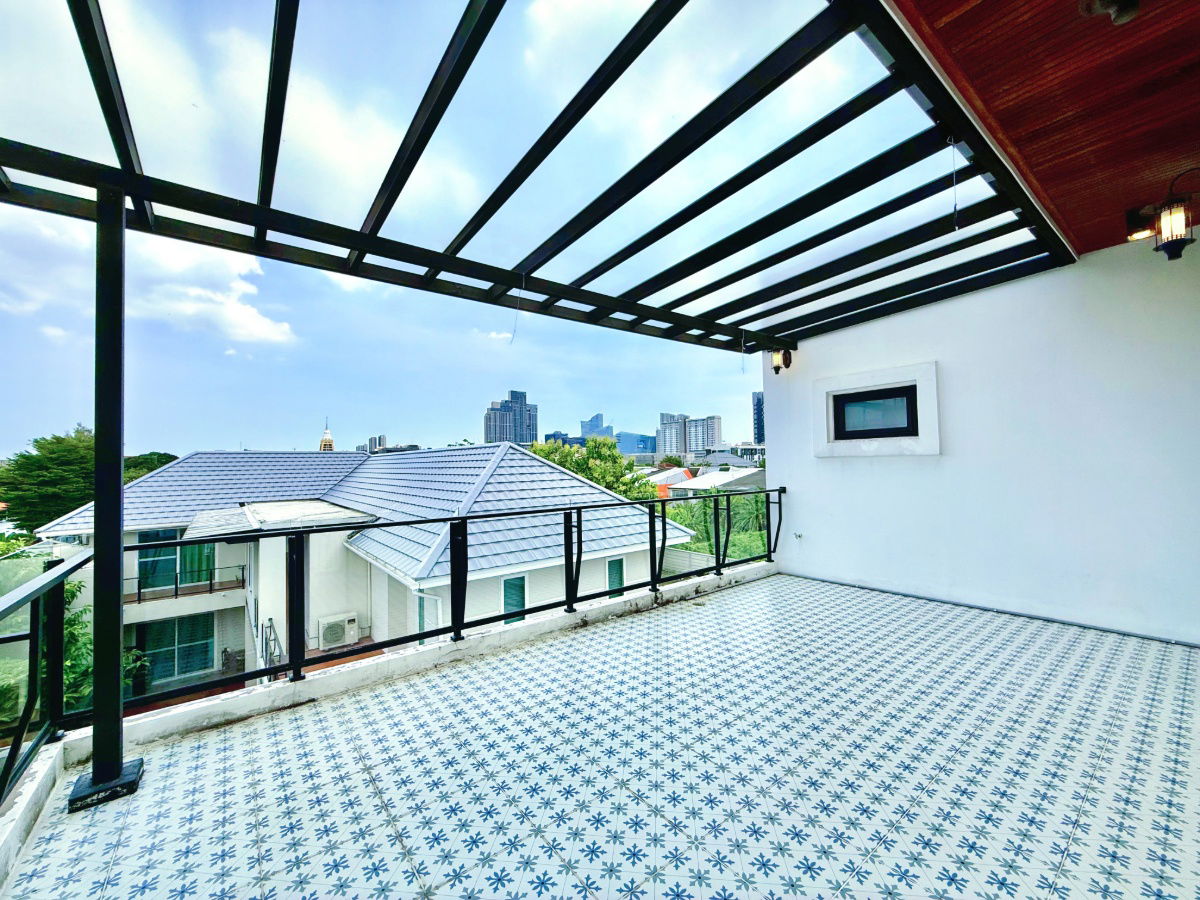 picture 3-storey detached house for sale with 296 sq wa of land  Sukhumvit 101, Bangkok, near BTS Punnawithi - 59/92