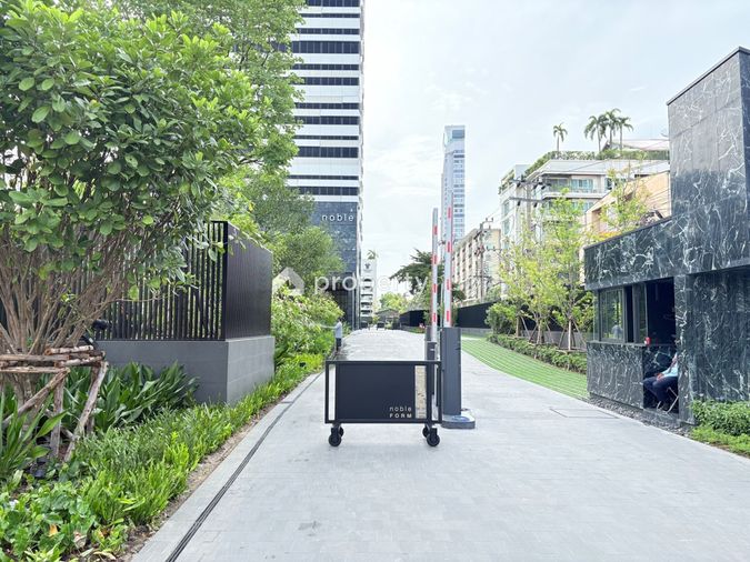 Noble Form Thonglor