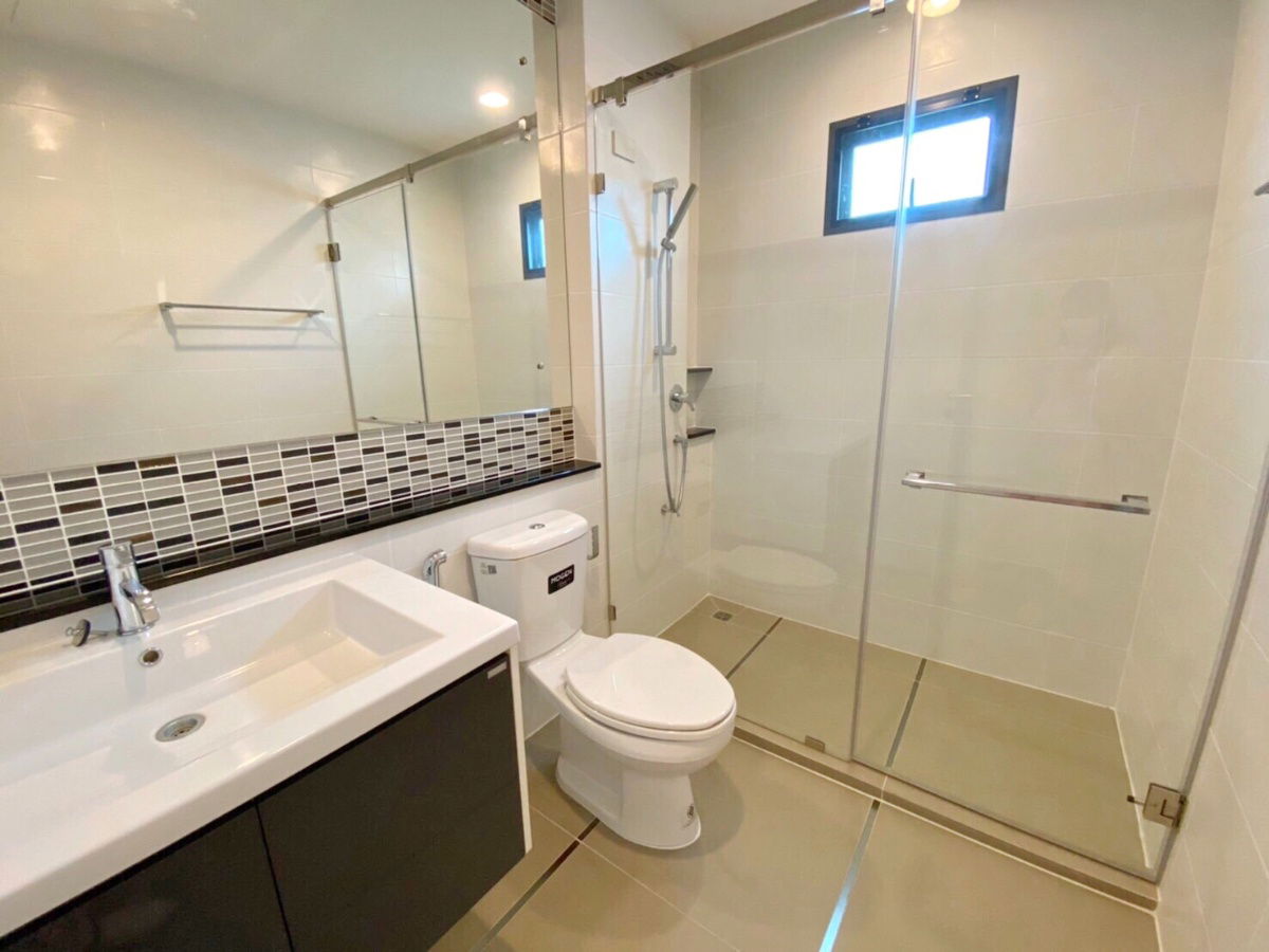 picture Sale 4 bedroom house, Setthasiri Pattanakarn  - 4/12