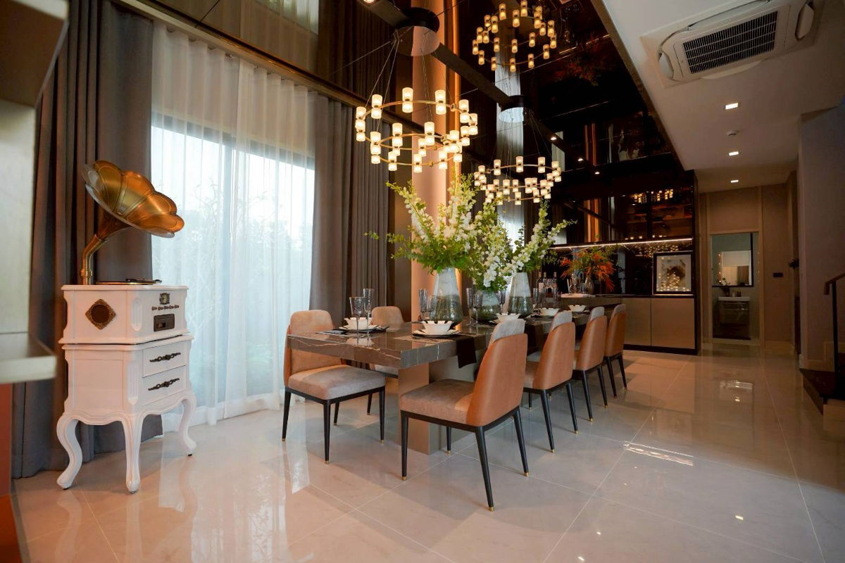 picture ★ Captivate Type ★ Detached house 2 storey | Land size 113.90 sq.w. Usable area 365.00 sq.m. | 5 Bedrooms 5 Bathrooms Near Fashion Island - 1/21