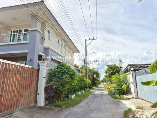 picture Land, Soi Lat Phrao 101, near Bang Kapi BTS Station, Bangkok - 6/15